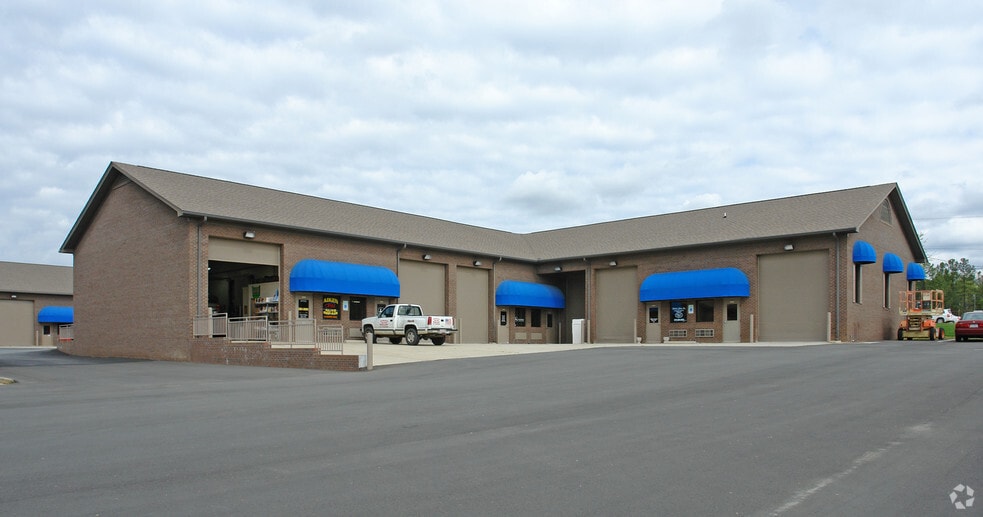 5121 Neal Rd, Durham, NC à louer - Photo du bâtiment - Image 2 de 2