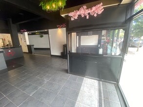 80 Flixton Rd, Manchester for lease Interior Photo- Image 1 of 3