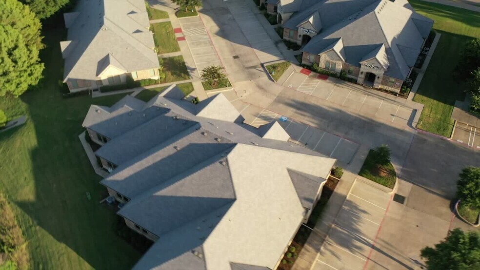 1060 W Campbell Rd, Richardson, TX à louer - Vidéo sur l’inscription commerciale - Image 2 de 19