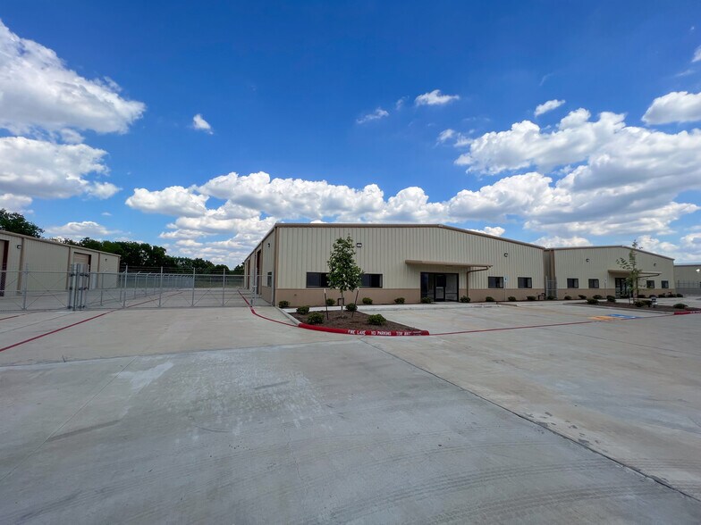 3410 Longhorn Dr, Houston, TX for sale - Primary Photo - Image 1 of 20