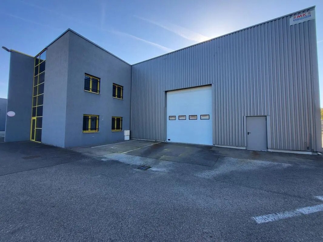 Flex dans La Verpillière à louer Photo du bâtiment- Image 1 de 8