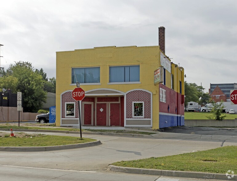 72 Auburn Ave, Pontiac, MI à louer - Photo du bâtiment - Image 2 de 7