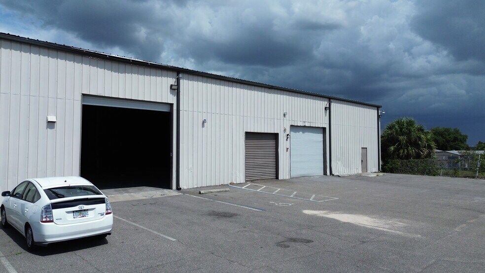 2402 Clark St, Apopka, FL à louer - Photo du bâtiment - Image 3 de 15