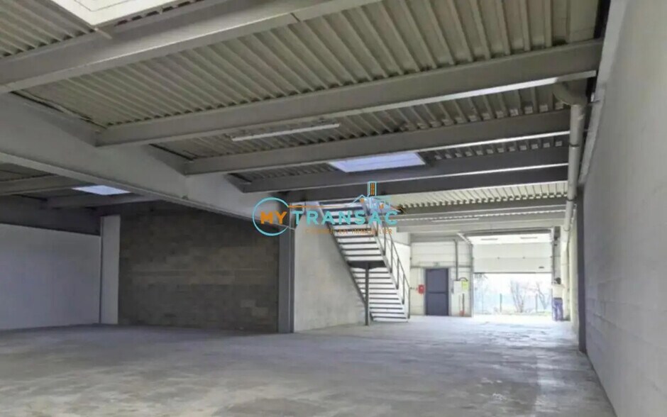 Flex in Neuilly-Plaisance for lease - Interior Photo - Image 3 of 3