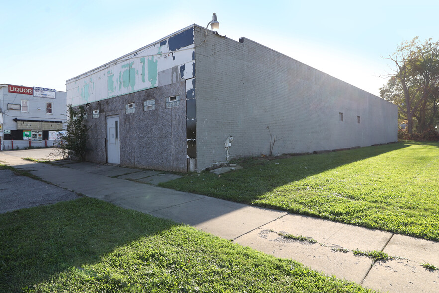 1915 E Genesee Ave, Saginaw, MI à vendre - Photo principale - Image 1 de 1