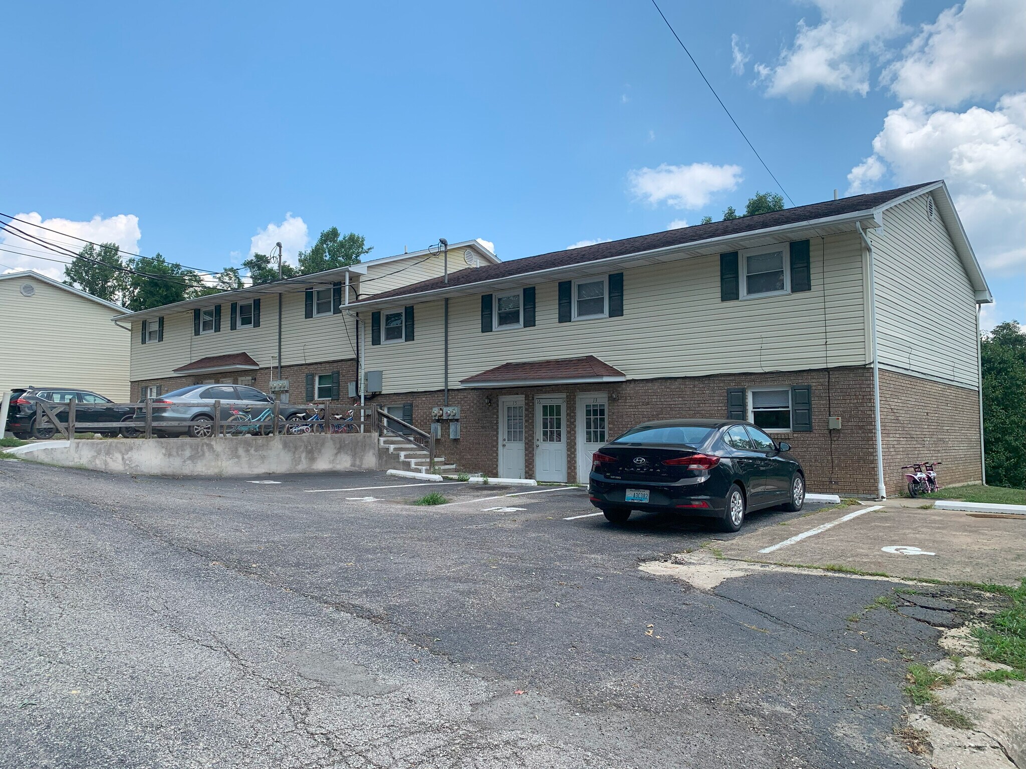 923-931 Taylor Dr, Ashland, KY à vendre Photo du bâtiment- Image 1 de 1