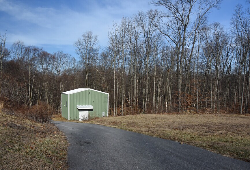 206 E High St, East Hampton, CT à vendre - Photo du bâtiment - Image 3 de 22