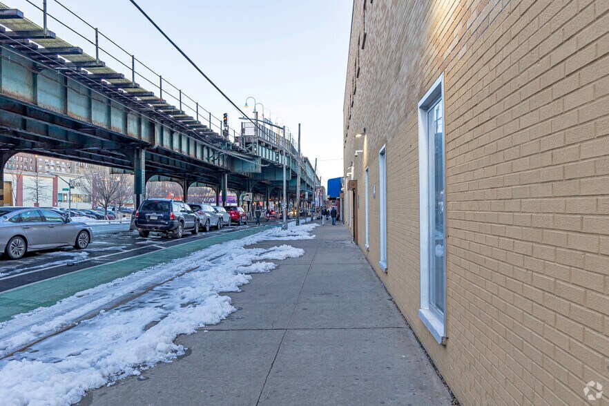 3000-3050 White Plains Rd, Bronx, NY à louer - Photo du bâtiment - Image 3 de 4