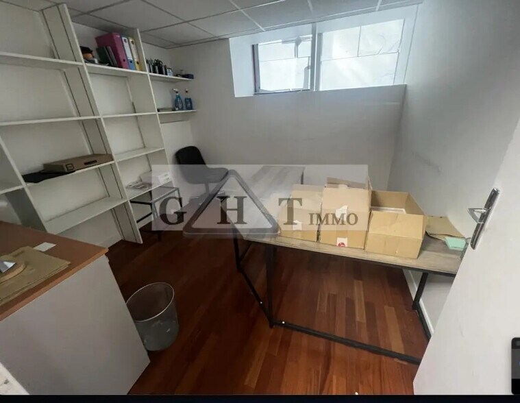 Office in Gennevilliers for lease - Interior Photo - Image 2 of 3