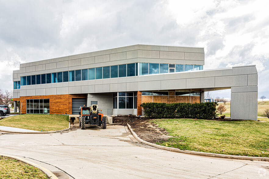 11250 Corporate Ave, Lenexa, KS for lease - Building Photo - Image 3 of 7