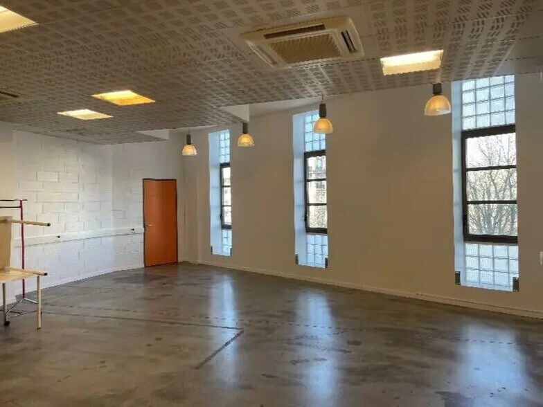 24 Rue De L'Est, Paris à louer - Photo du bâtiment - Image 2 de 3