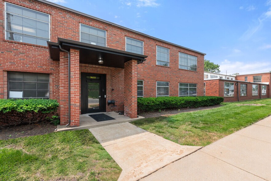 3622 Greenwood Blvd, Maplewood, MO à louer - Photo du bâtiment - Image 2 de 7