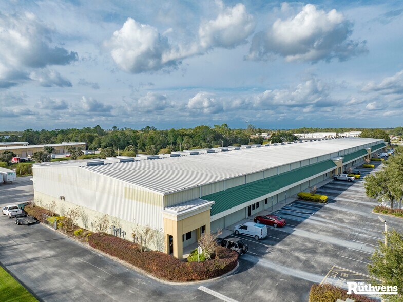 3919 Air Park Dr, Lakeland, FL à louer - Photo du bâtiment - Image 3 de 6