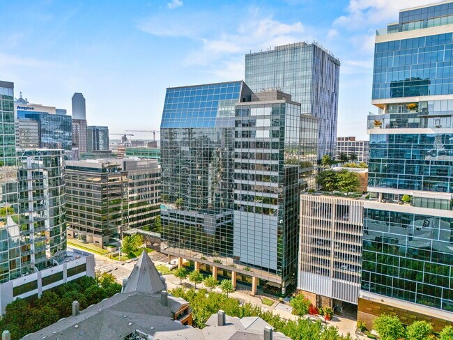 Plus de détails pour 2828 N Harwood St, Dallas, TX - Bureau à louer