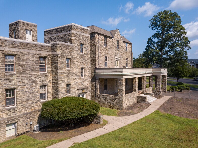 100 W Laurel Ave, Cheltenham Township, PA à louer - Photo du bâtiment - Image 3 de 20