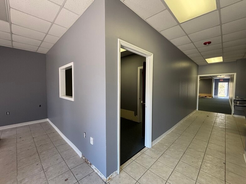 808 English Rd, High Point, NC for sale - Interior Photo - Image 3 of 5