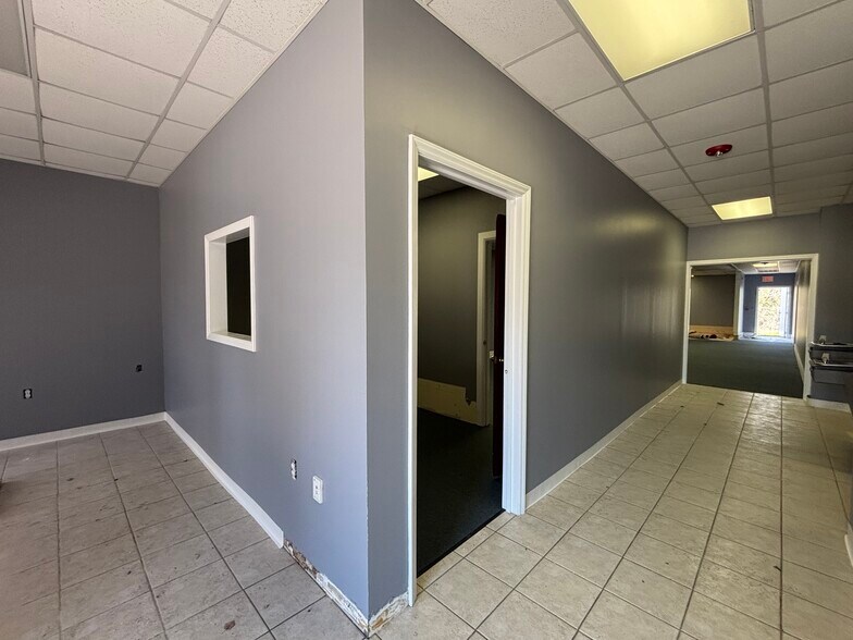 808 English Rd, High Point, NC à vendre - Photo intérieure - Image 3 de 5