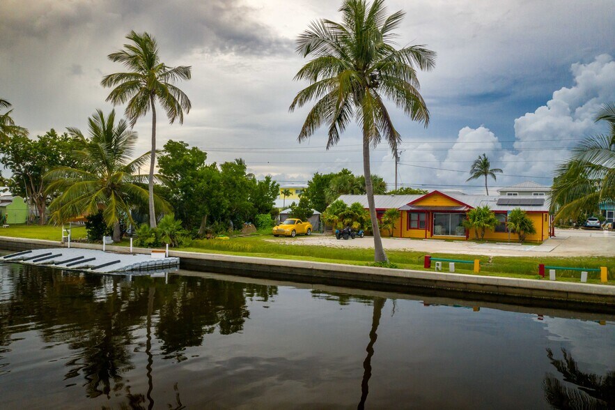 4707 Pine Island Rd NW, Matlacha, FL à vendre - Photo du bâtiment - Image 3 de 13