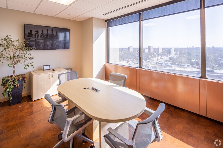 1034 S Brentwood Blvd, Richmond Heights, MO for lease - Building Photo - Image 3 of 16