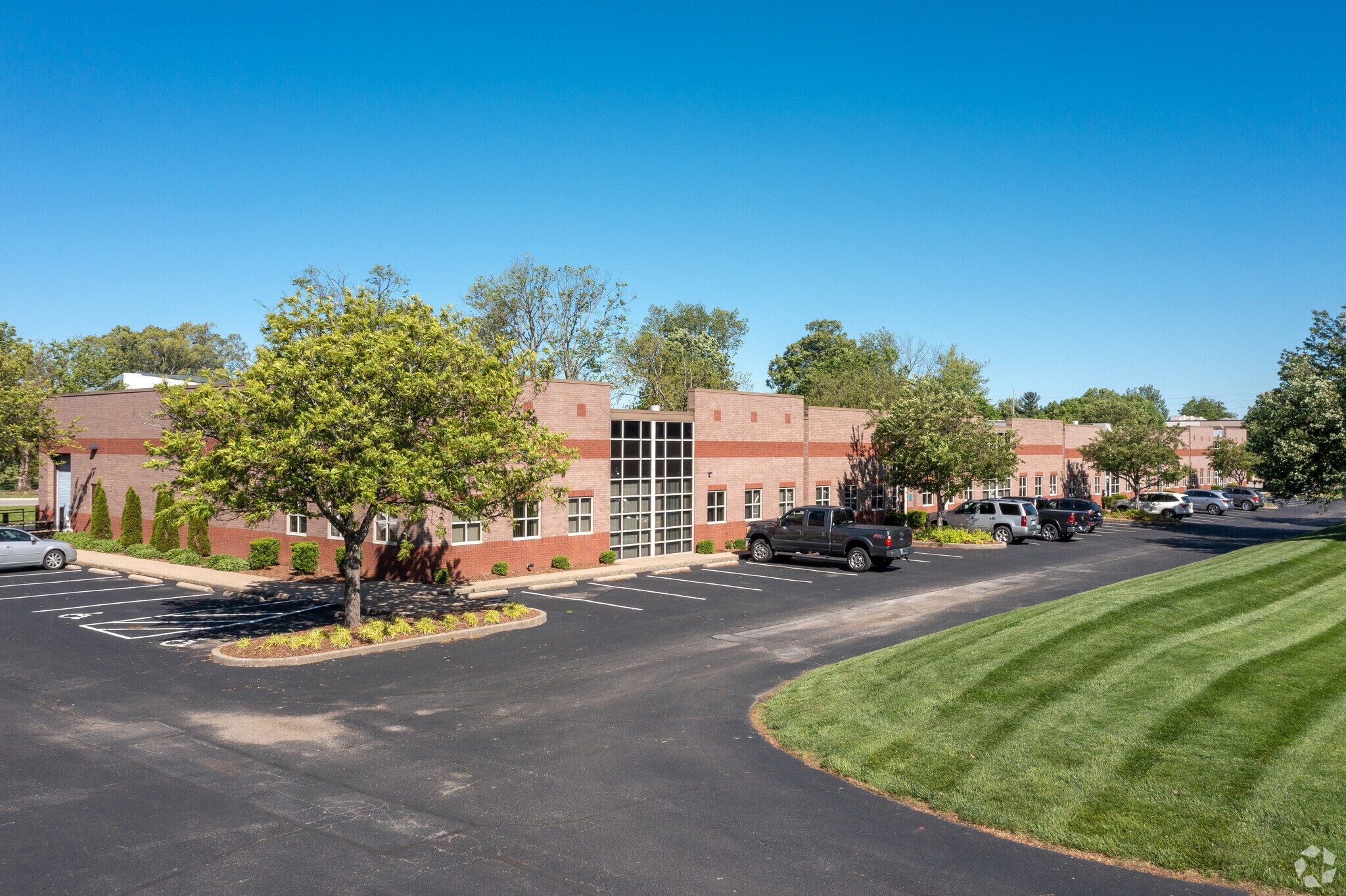 1534-1552 Ormsby Station Ct, Louisville, KY for sale Primary Photo- Image 1 of 1