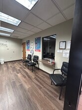 2607 N Grandview Blvd, Waukesha, WI à louer Photo intérieure- Image 2 de 7