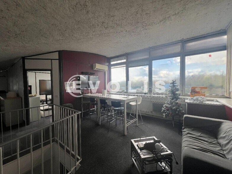 Office in Sucy-en-Brie for lease - Interior Photo - Image 3 of 6