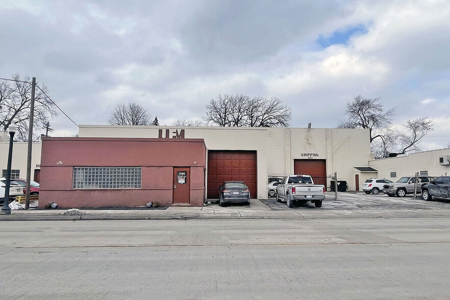 1785 E Nine Mile Rd, Hazel Park, MI for sale - Building Photo - Image 1 of 1