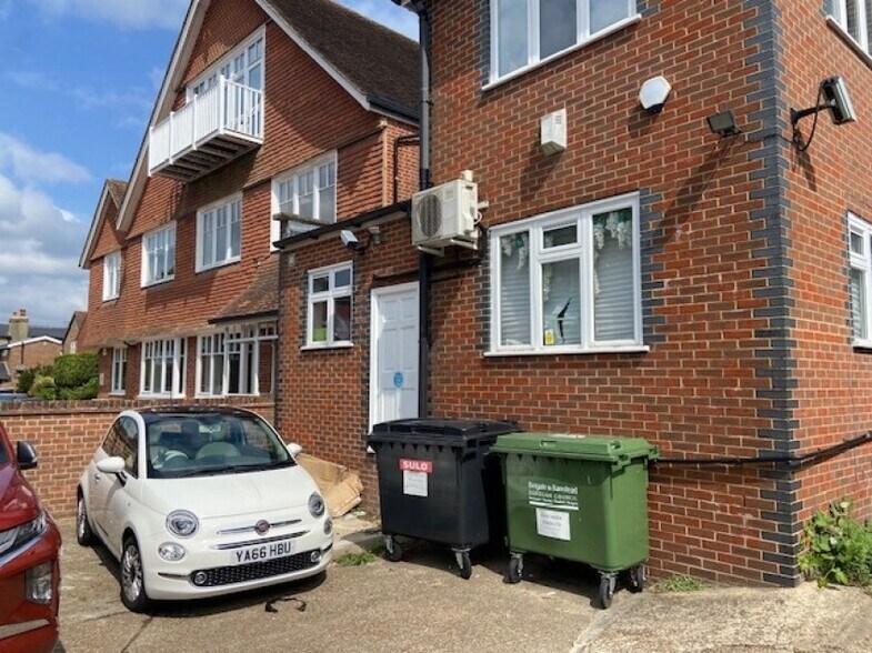 13 West St, Reigate à vendre - Photo du bâtiment - Image 2 de 2