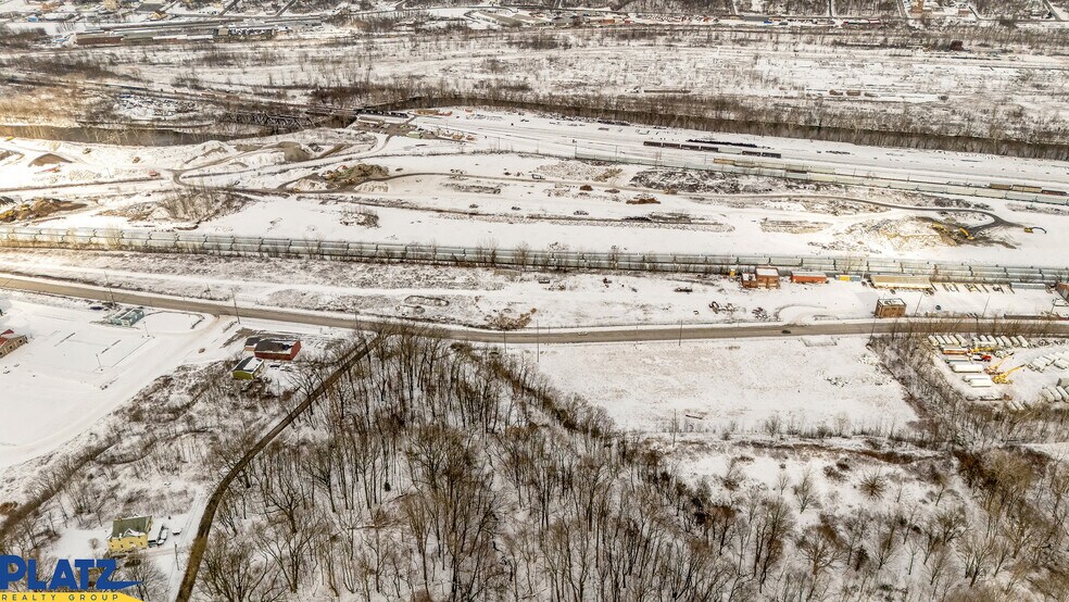 Poland Avenue, Youngstown, OH à louer - Photo du bâtiment - Image 2 de 9