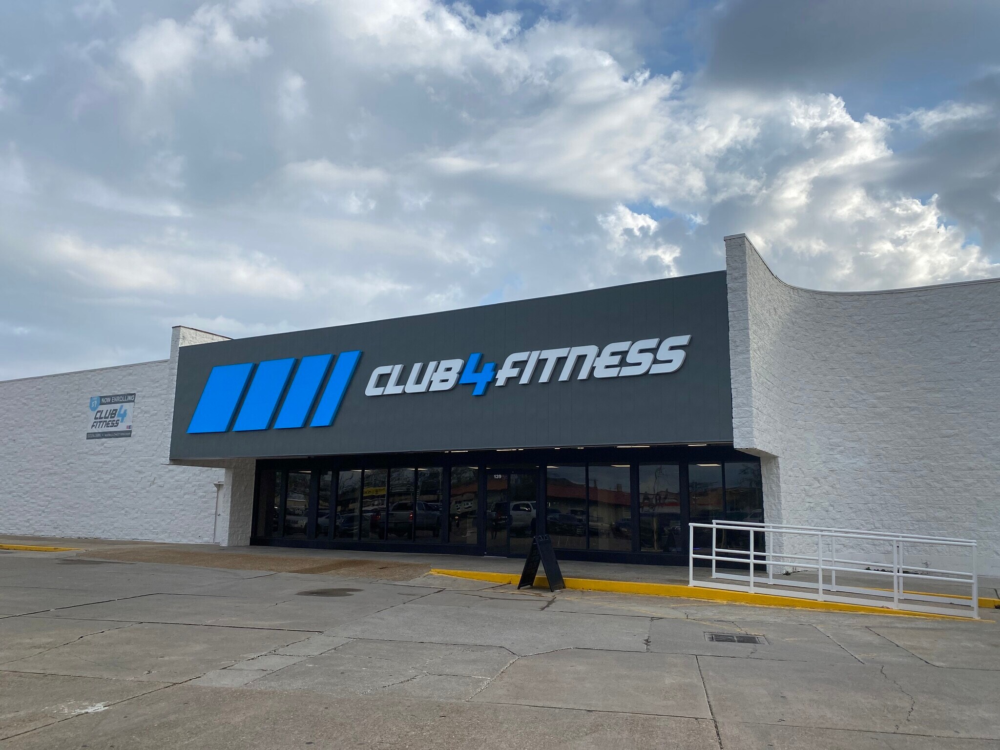 115 W McNeese St, Lake Charles, LA à louer Photo principale- Image 1 de 6