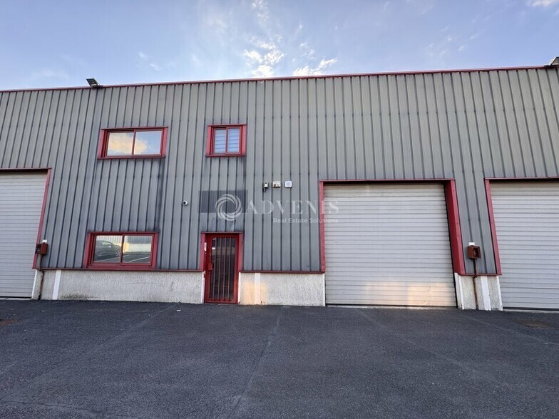 Flex dans Gretz-Armainvilliers à louer - Photo du bâtiment - Image 1 de 6