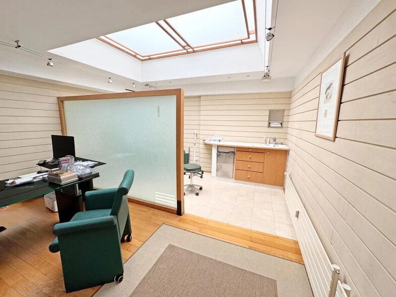 Office in Paris for sale - Building Photo - Image 2 of 7