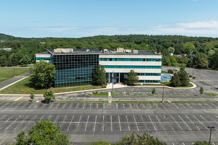 75 Sam Fonzo Dr, Beverly, MA à louer - Photo du bâtiment - Image 1 de 10