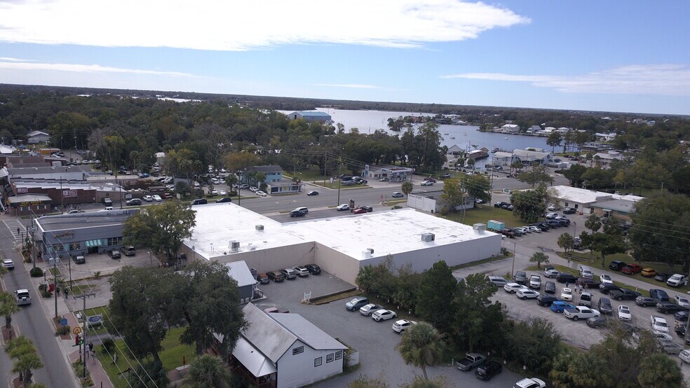 37 NW US Highway 19, Crystal River, FL à louer - Photo du bâtiment - Image 3 de 9