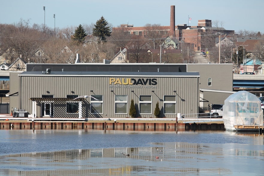 2020 S 4th St, Milwaukee, WI for sale - Building Photo - Image 2 of 15