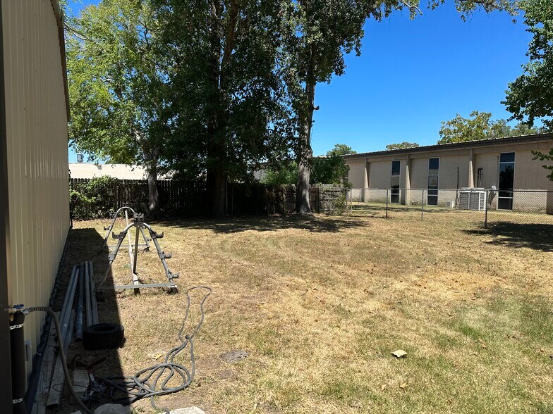 225 S College Ave, Cleveland, TX à vendre - Photo du bâtiment - Image 2 de 11