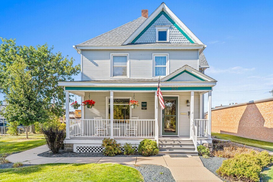 227 S Arch Ave, New Richmond, WI à vendre - Photo du bâtiment - Image 1 de 36