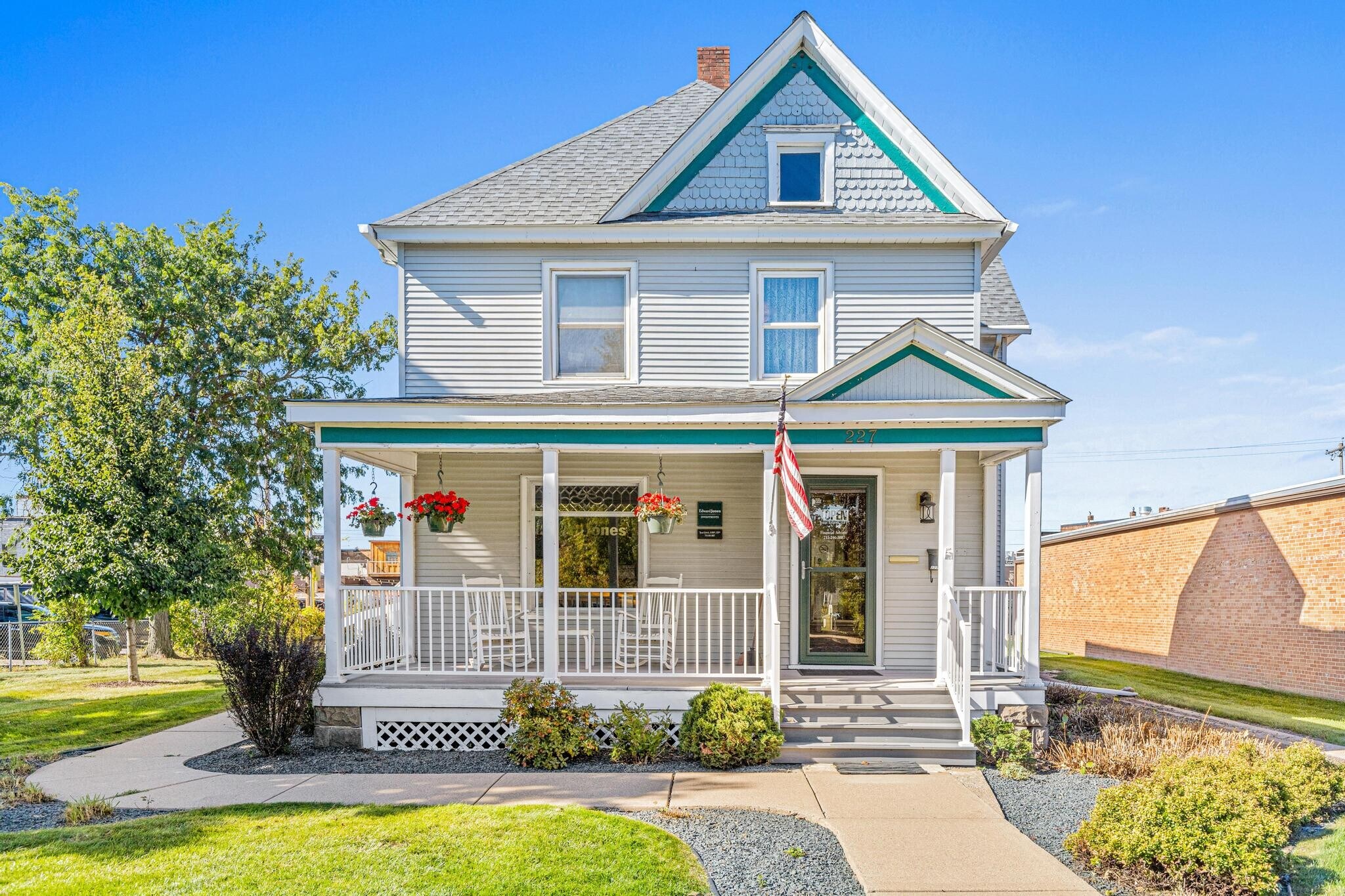 227 S Arch Ave, New Richmond, WI à vendre Photo du bâtiment- Image 1 de 37