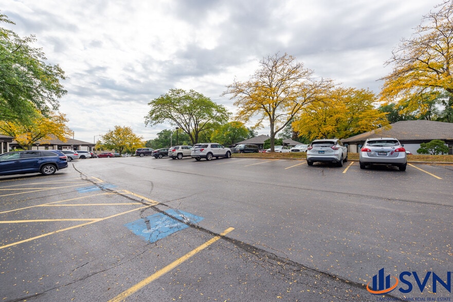 2210 Dean St, St Charles, IL à vendre - Photo du bâtiment - Image 3 de 4