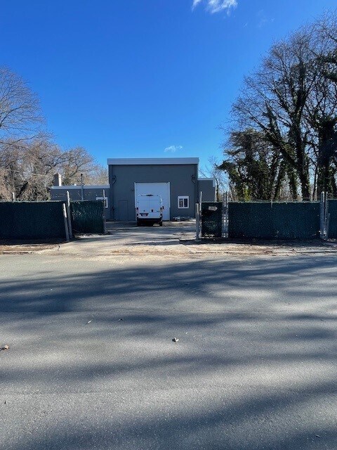 205 Brookville Ave, Islip, NY à vendre Photo du bâtiment- Image 1 de 1