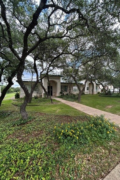 21714 Hardy Oak Blvd, San Antonio, TX à louer - Photo du bâtiment - Image 2 de 3