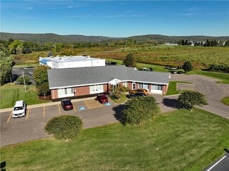 Plus de détails pour 226 Colonial Dr, Horseheads, NY - Bureau à vendre