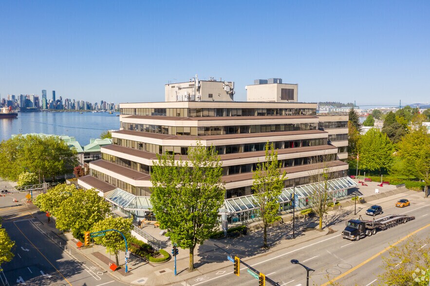221 W Esplanade, North Vancouver, BC à louer - Photo du bâtiment - Image 2 de 22