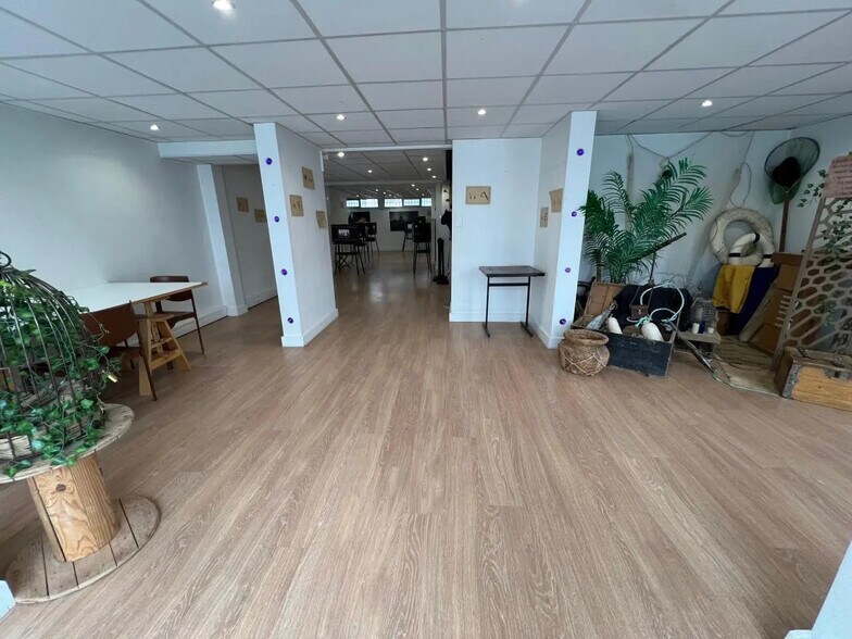 Flex in Montrouge for lease - Building Photo - Image 3 of 11