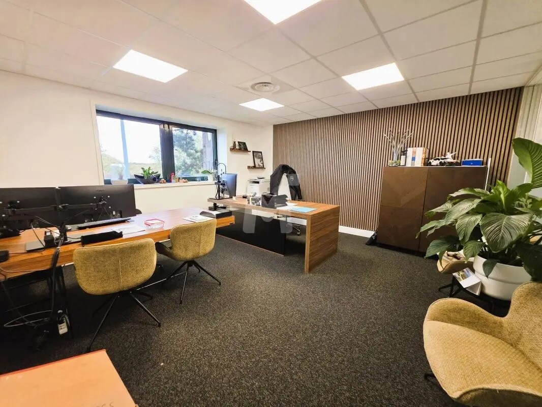 Office in Évry-Courcouronnes for lease Interior Photo- Image 1 of 12