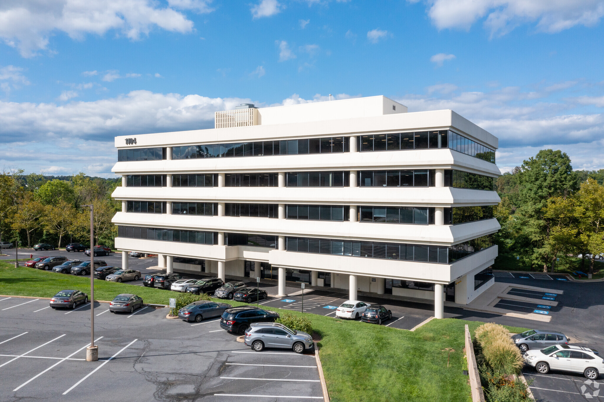 1104 Kenilworth Dr, Towson, MD for lease Building Photo- Image 1 of 7