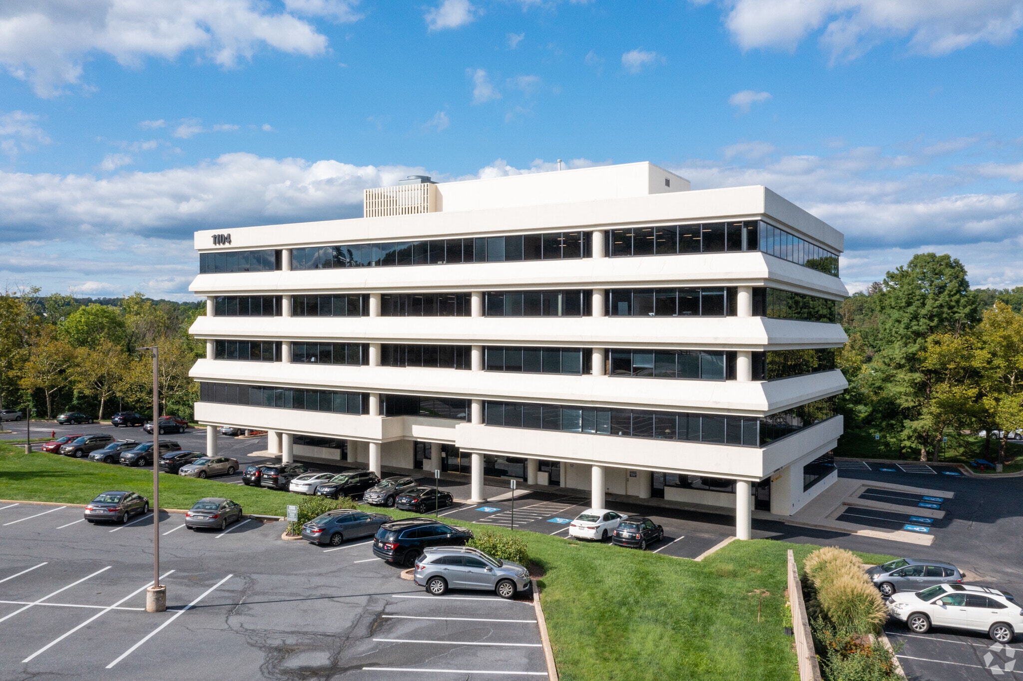1104 Kenilworth Dr, Towson, MD for lease Primary Photo- Image 1 of 7