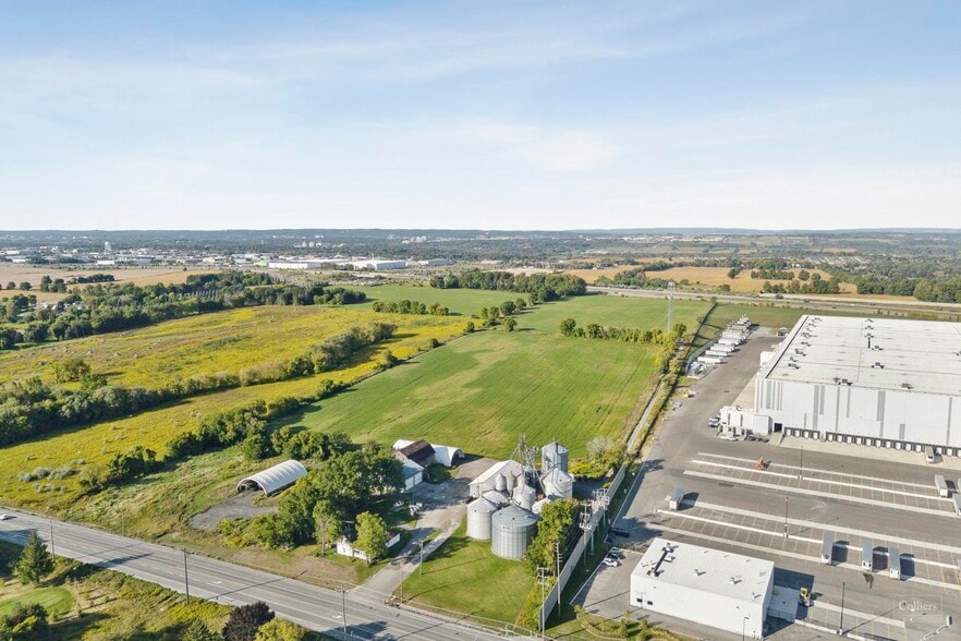 18442 Woodbine Av, Sharon, ON à vendre - Photo du bâtiment - Image 1 de 11
