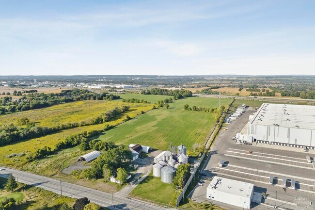 Plus de détails pour 18442 Woodbine Av, Sharon, ON - Terrain à vendre