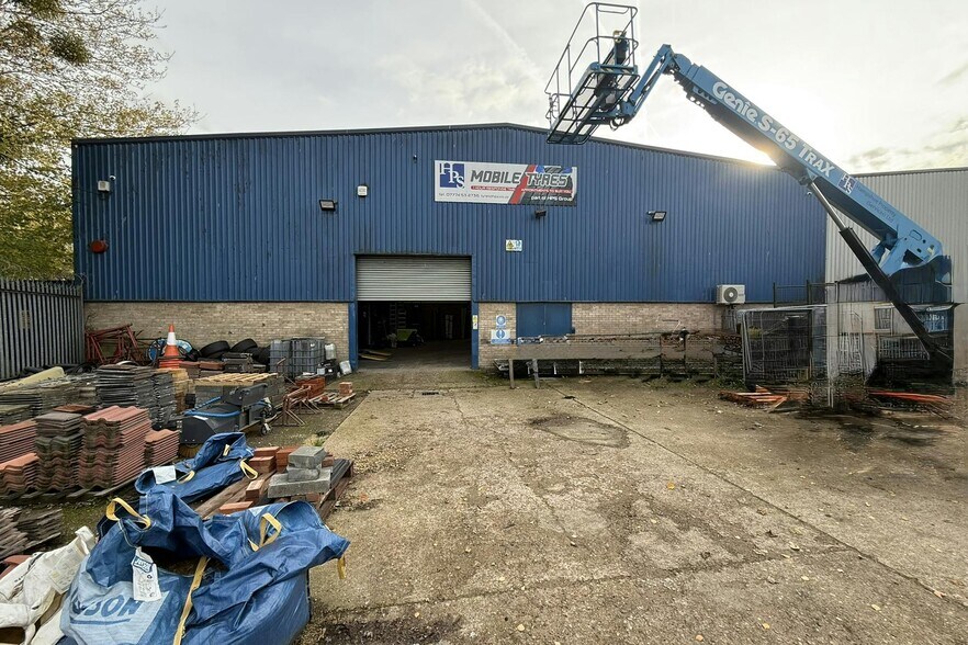 Tower Ln, Eastleigh à louer - Photo du bâtiment - Image 3 de 3